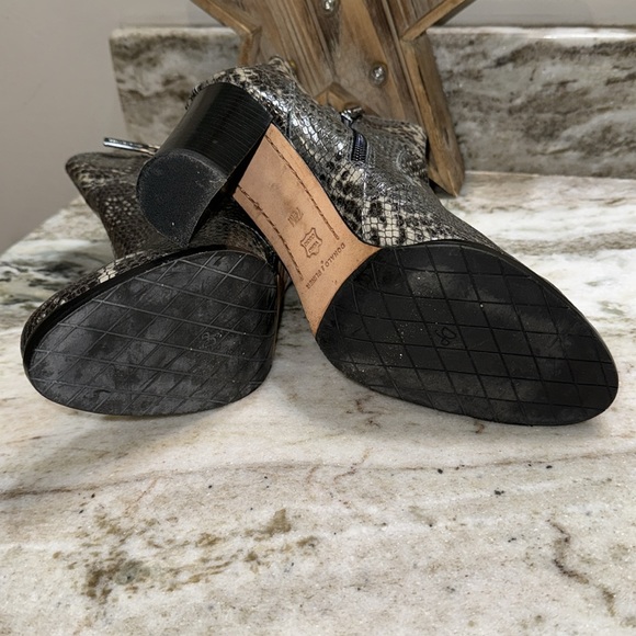 Donald J Pliner Snake Embossed Quin Bootie 7.5 - Picture 7 of 9
